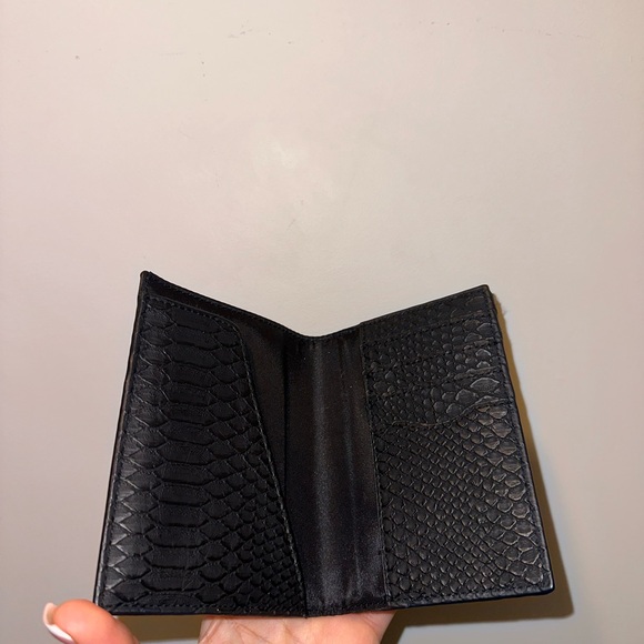 Victoria's Secret Passport Cover - Snake print - Picture 2 of 2
